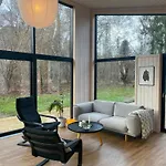 度假居 Bright Architectural Summer House In *