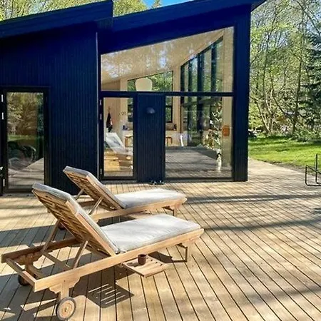 Bright Architectural Summer House In Casa vacanze