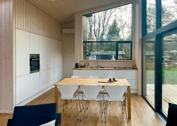 Bright Architectural Summer House In Feriehus *